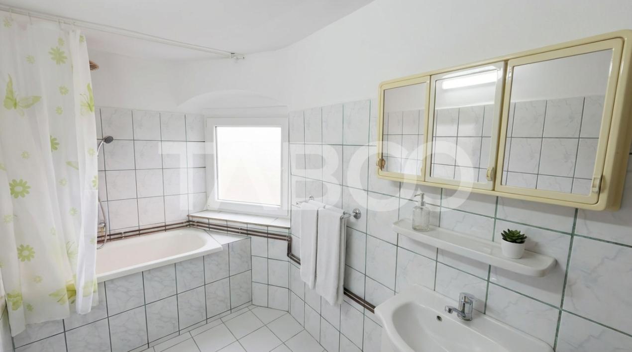Apartament la casa + pivnita 93 mp utili de vanzare  Centrul Istoric