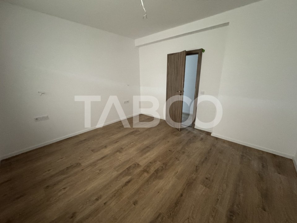 Apartament la cheie cu 4 camere 3 bai 102 mpu balcon de 15 mp 