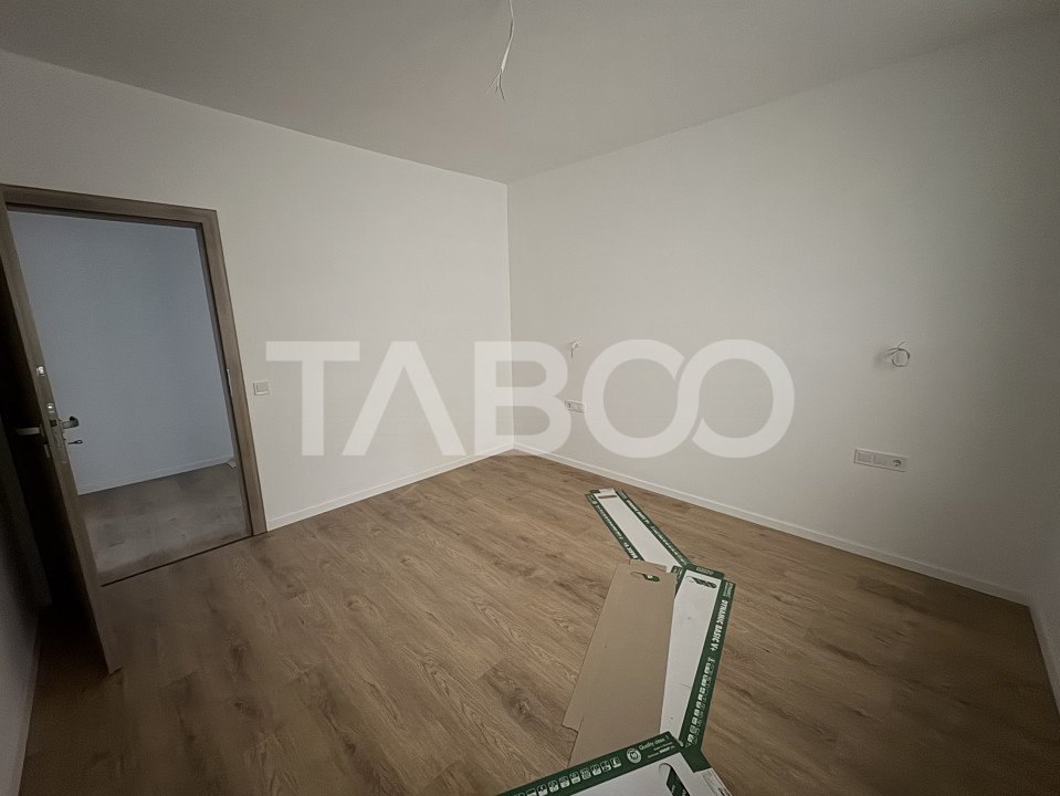Apartament la cheie decomandat 4 camere 2 bai 87 mp balcon si parcare