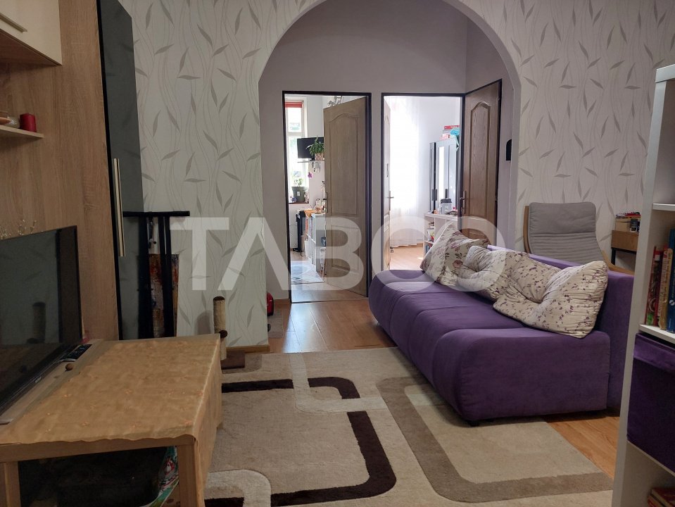 Apartament la curte 3 camere 59 mp pivnita gradina 60 mp Cisnadie