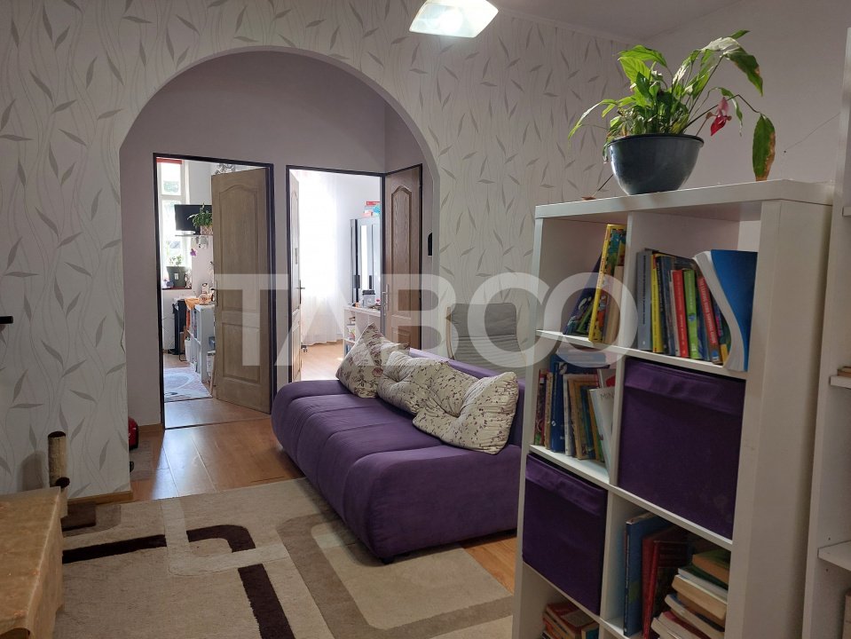 Apartament la curte 3 camere 59 mp pivnita gradina 60 mp Cisnadie