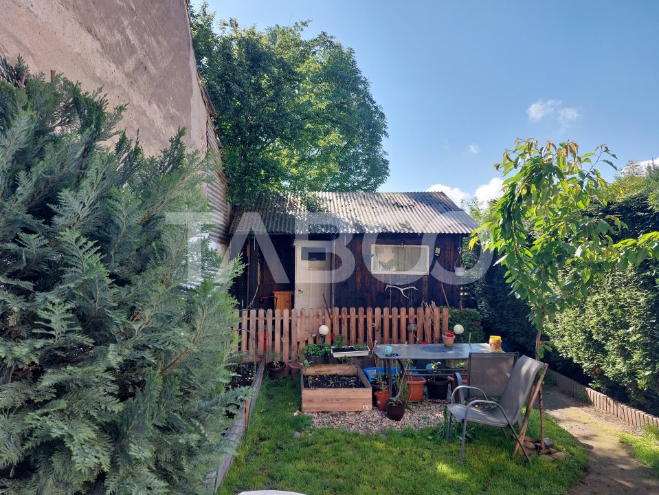 Apartament la curte 3 camere 59 mp pivnita gradina 60 mp Cisnadie