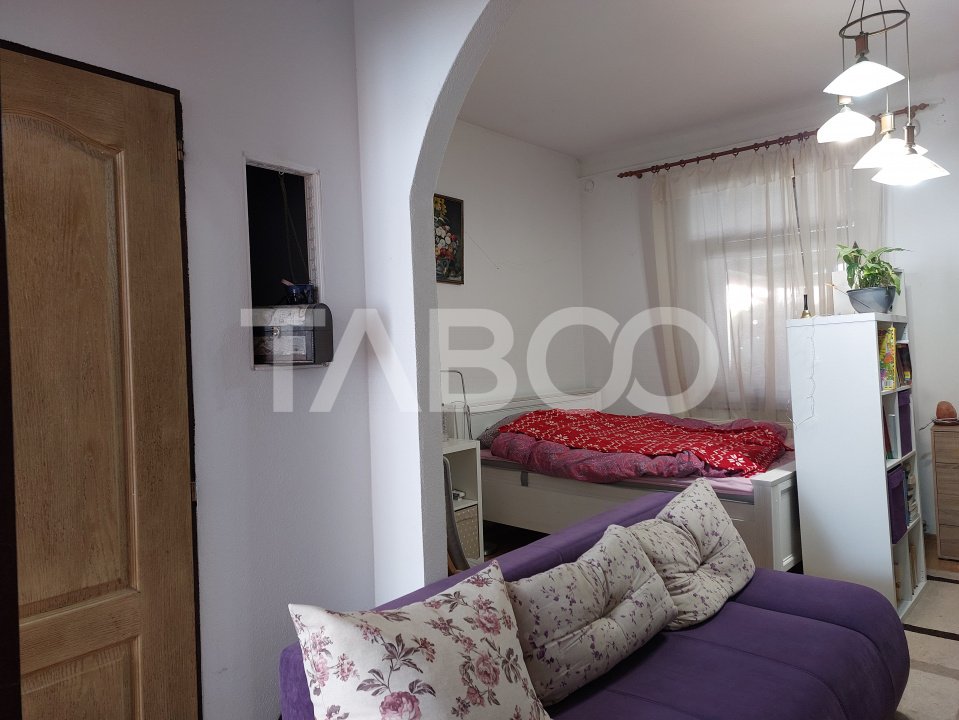 Apartament la curte 3 camere 59 mp pivnita gradina 60 mp Cisnadie