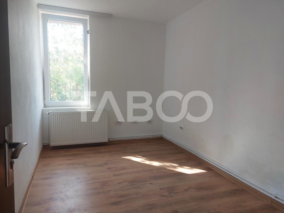 Apartament la curte 35mp 2 camere pivnita gradina str Magurii Cisnadie