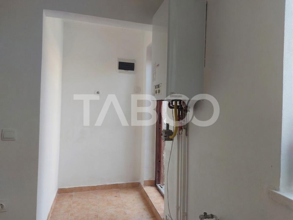 Apartament la curte 35mp 2 camere pivnita gradina str Magurii Cisnadie