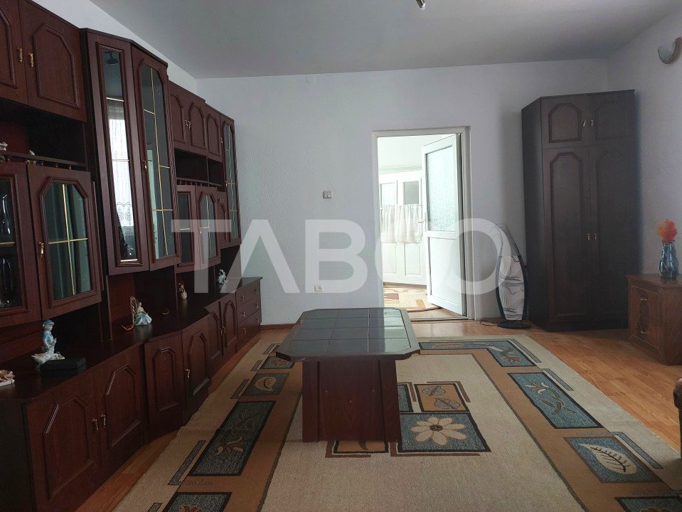Apartament la curte comuna 3 camere 74 mpu loc parcare 54 mp teren