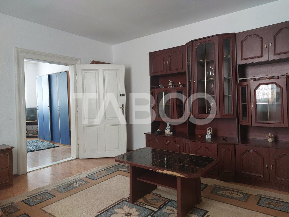 Apartament la curte comuna 3 camere 74 mpu loc parcare 54 mp teren