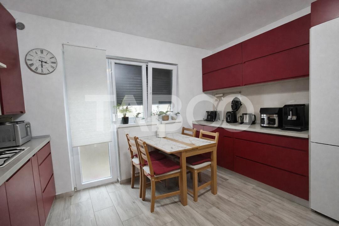 Apartament la etaj 1 cu  2 camere balcon parcare de vanzare  Turnisor