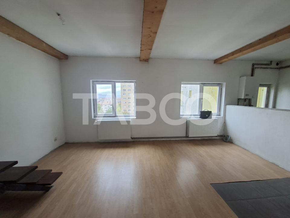 Apartament la mansarda de vanzare 3 camere Vasile Aaron