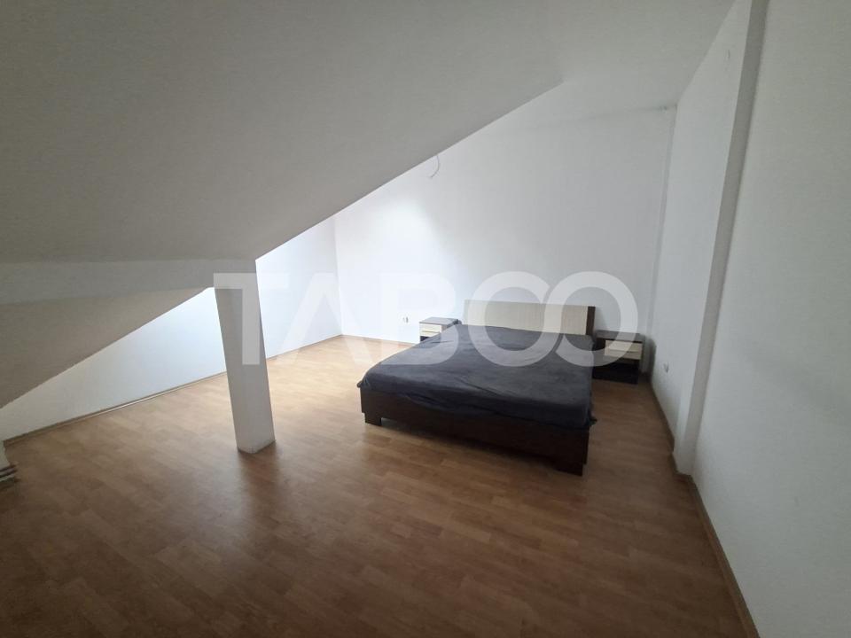 Apartament la mansarda de vanzare 3 camere Vasile Aaron