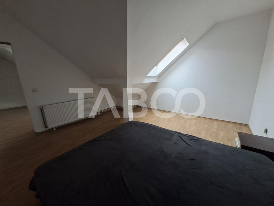 Apartament la mansarda de vanzare 3 camere Vasile Aaron