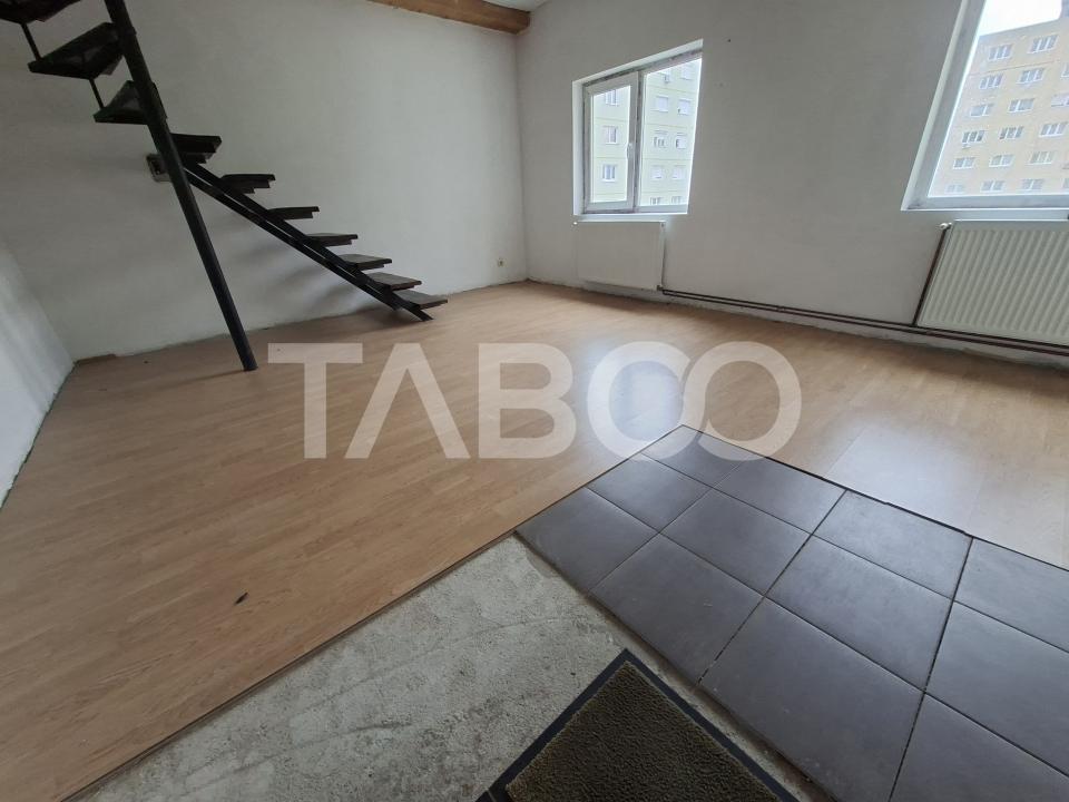 Apartament la mansarda de vanzare 3 camere Vasile Aaron