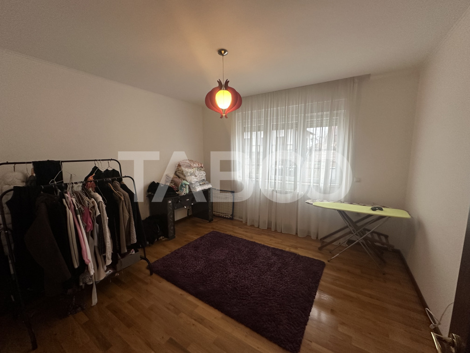 Apartament la vila cu 4 camere si 3 locuri de parcare Turnisor