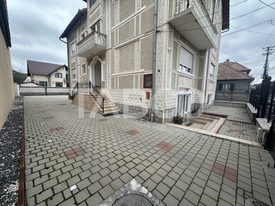 Apartament la vila cu 4 camere si 3 locuri de parcare Turnisor