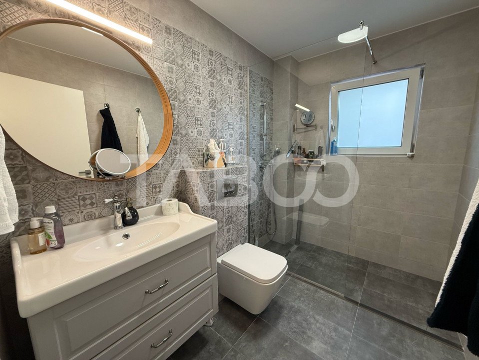 Apartament modern cu 3 camere 71 mpu + curte 110 mpu loc de parcare