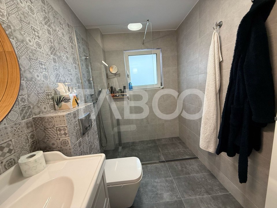 Apartament modern cu 3 camere 71 mpu + curte 110 mpu loc de parcare