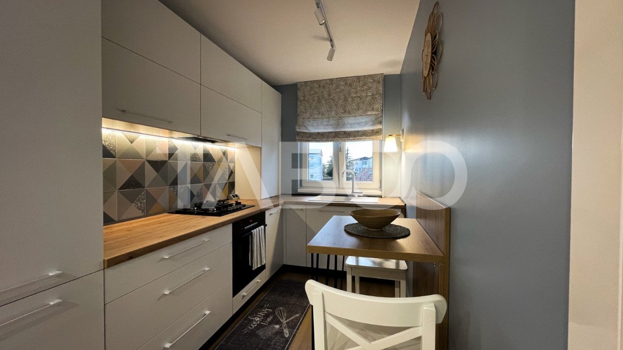 Apartament modern de inchiriat 2 camere etaj 2 balcon Piata Noua 
