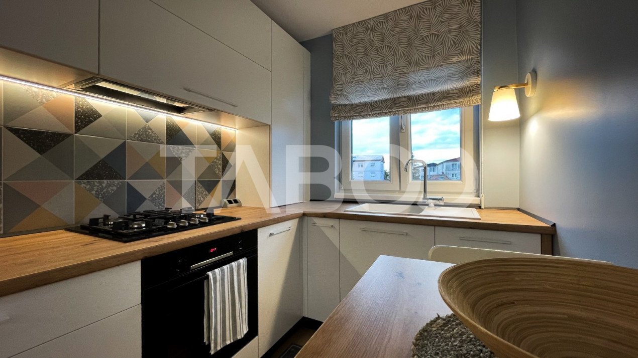 Apartament modern de inchiriat 2 camere etaj 2 balcon Piata Noua 