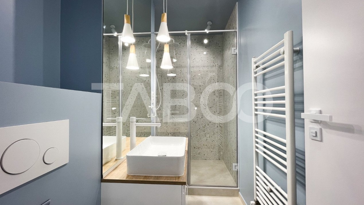Apartament modern de inchiriat 2 camere etaj 2 balcon Piata Noua 