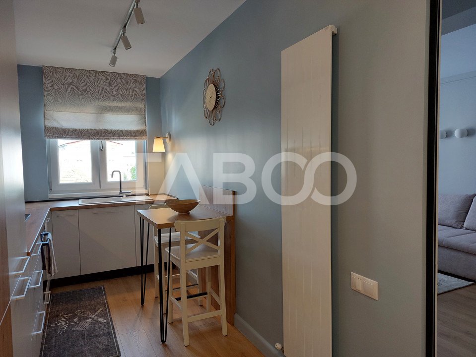 Apartament modern de inchiriat 2 camere etaj 2 balcon Piata Noua 