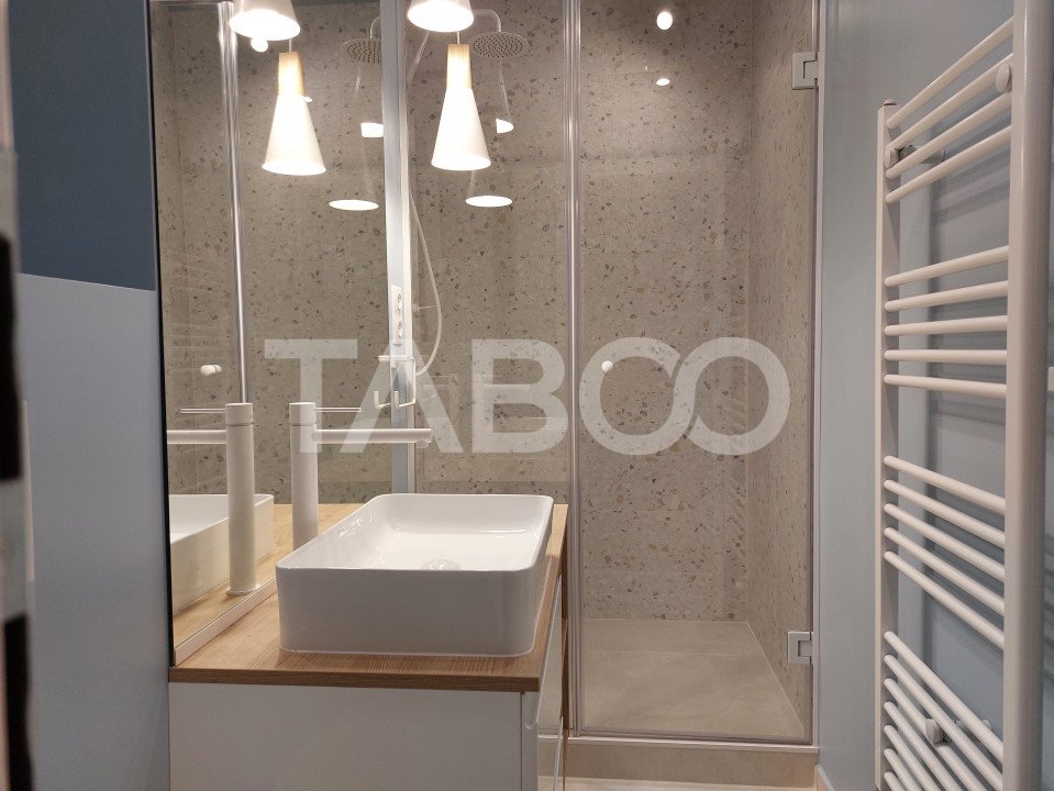 Apartament modern de inchiriat 2 camere etaj 2 balcon Piata Noua 