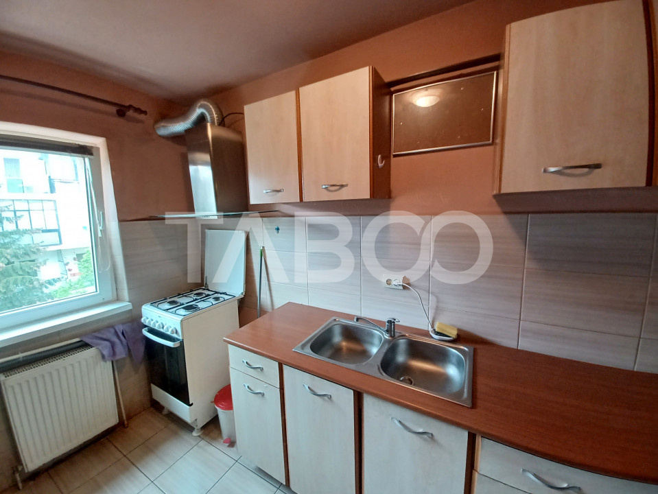 Apartament pentru muncitori 4 camere si 2 balcoane Mihai Viteazul