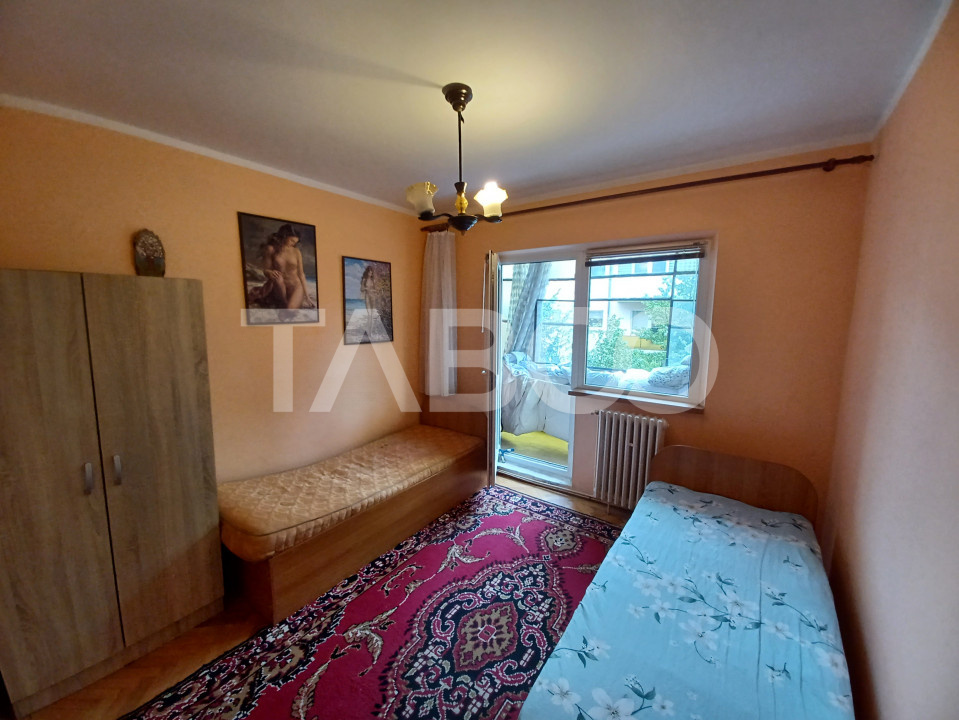 Apartament pentru muncitori 4 camere si 2 balcoane Mihai Viteazul