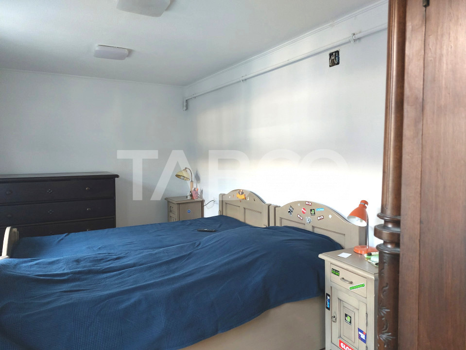 Apartament renovat 105mp 3 camere curte proprie 340mp in acte Cisnadie