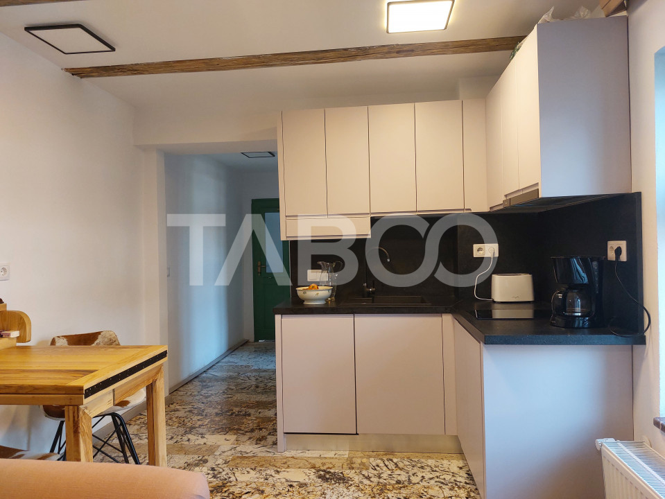 Apartament renovat 105mp 3 camere curte proprie 340mp in acte Cisnadie