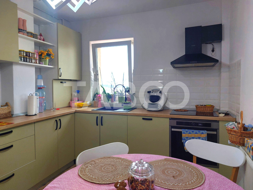 Apartament renovat 66 mp 3 camere 2 bai balcon pivnita Cisnadie