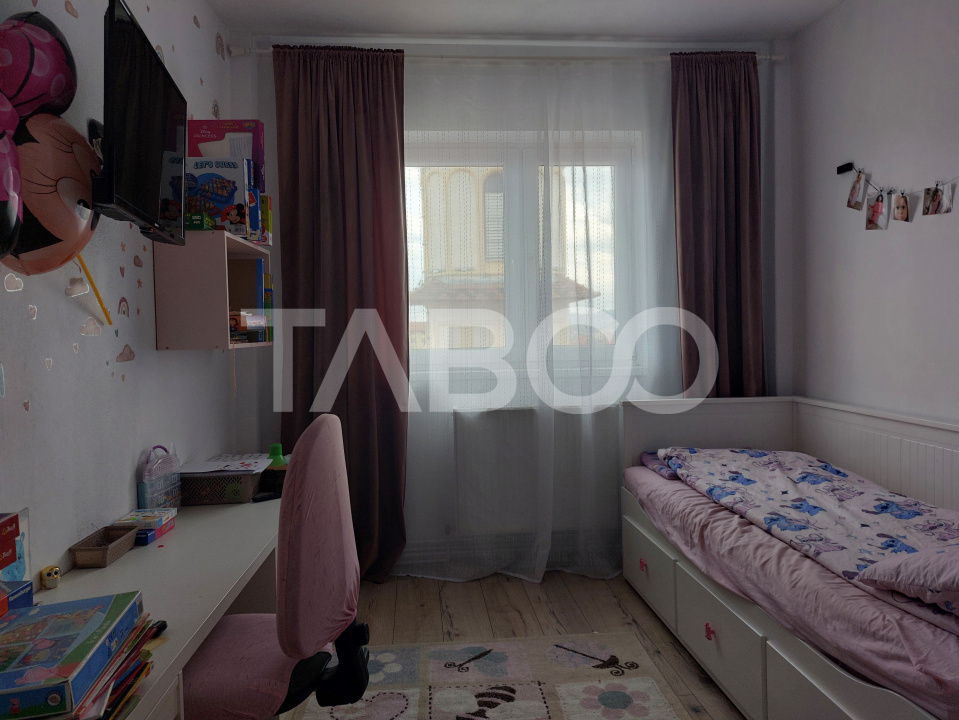 Apartament renovat 66 mp 3 camere 2 bai balcon pivnita Cisnadie