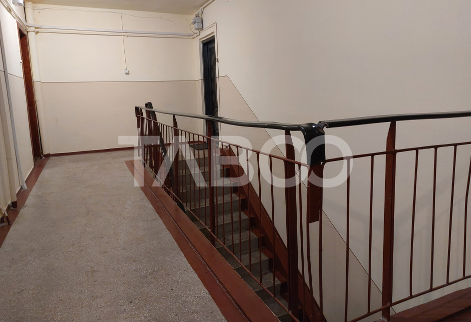 Apartament renovat 66 mp 3 camere 2 bai balcon pivnita Cisnadie