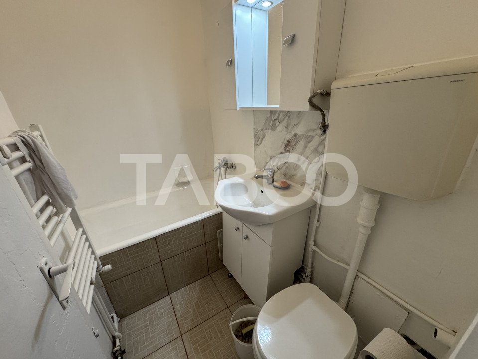 Apartament renovat complet 3 camere balcon etaj 3 Rahovei Sibiu