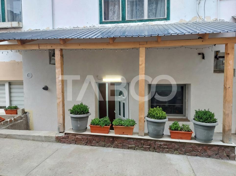 Apartament renovat complet 47 mp 3 camere str Tesatorilor Cisnadie