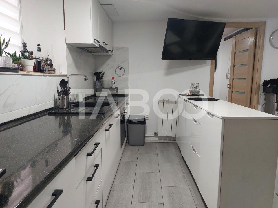 Apartament renovat complet 47 mp 3 camere str Tesatorilor Cisnadie
