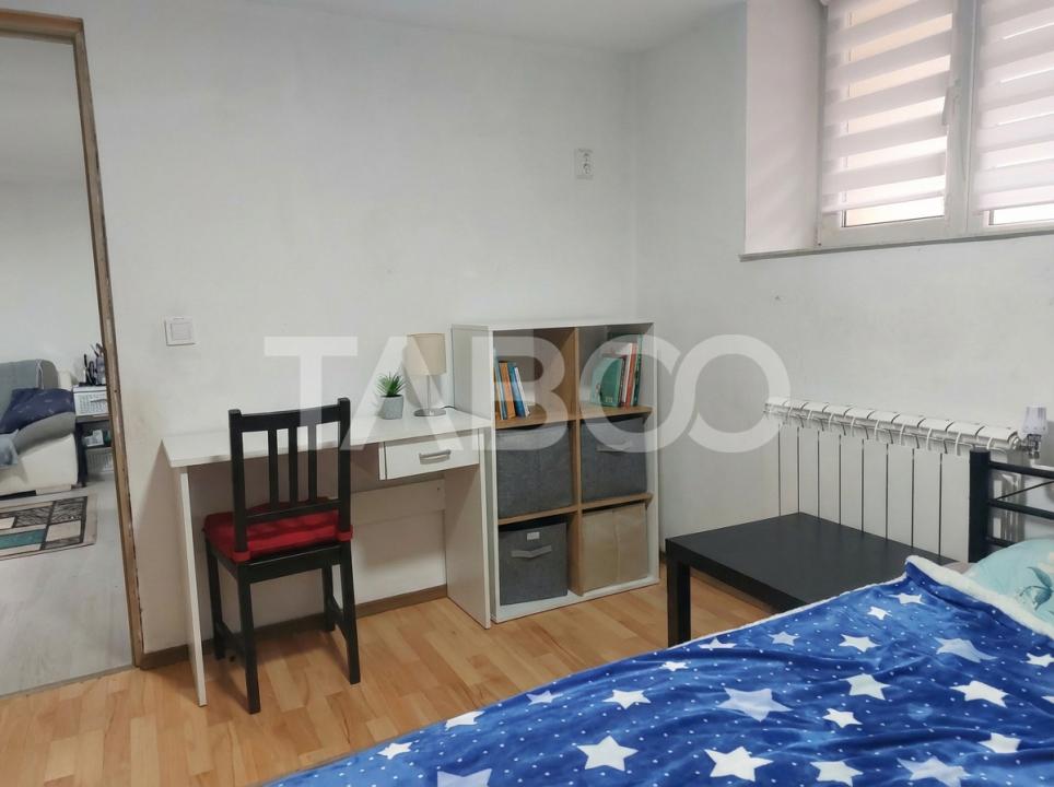 Apartament renovat complet 47 mp 3 camere str Tesatorilor Cisnadie