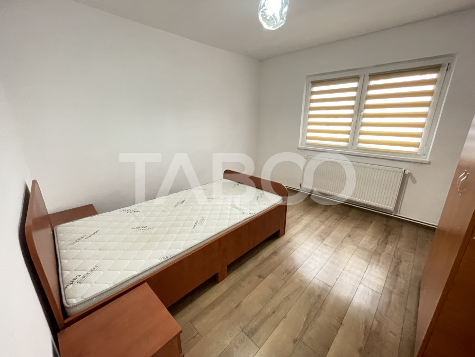 Apartament renovat complet cu 3 camere 2 bai 73 mpu Strand Sibiu