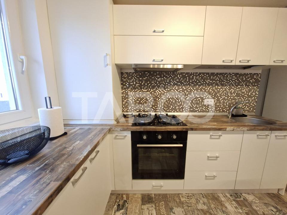 Apartament renovat cu 2 camere balcon si parcare zona Doamna Stanca