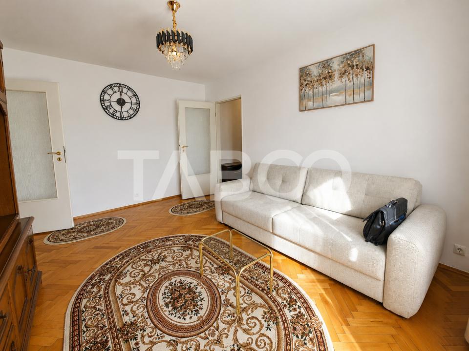 Apartament renovat de vanzare 3 camere balcon pivnita Mihai Viteazul