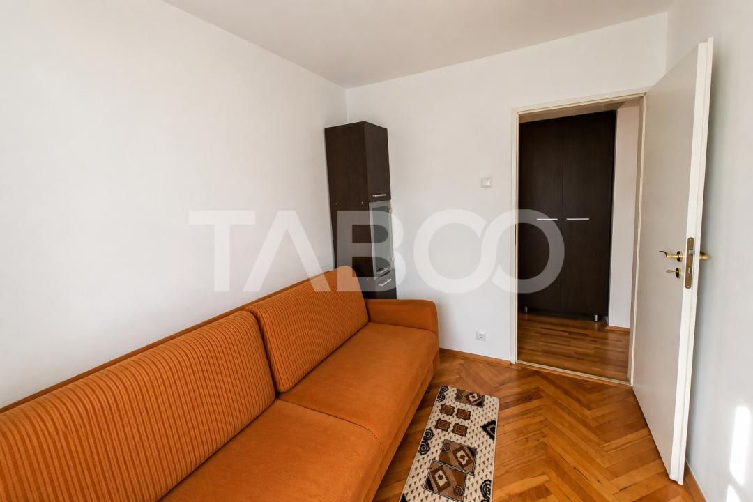 Apartament renovat de vanzare 3 camere balcon pivnita Mihai Viteazul