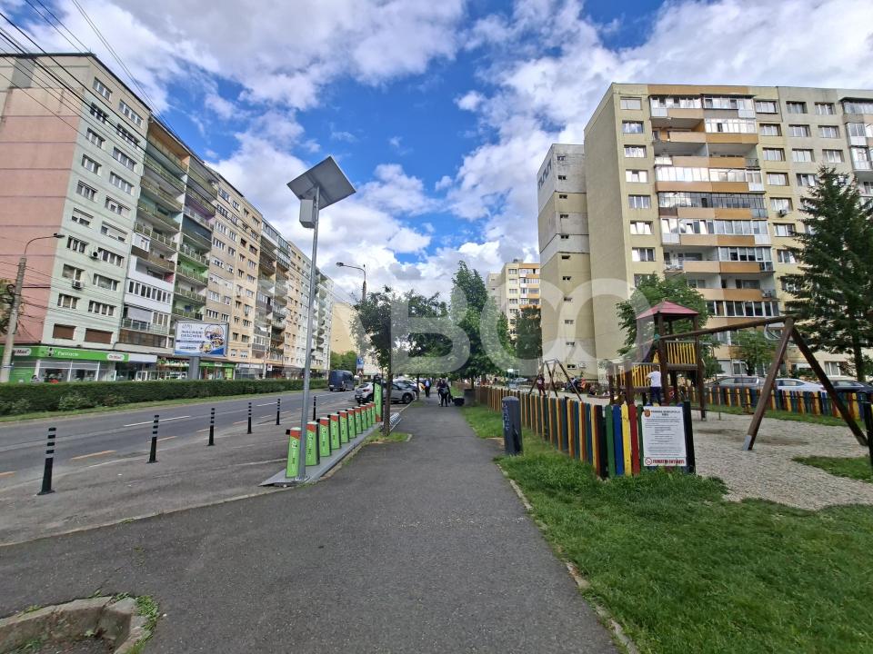 Apartament renovat de vanzare 3 camere balcon pivnita Mihai Viteazul