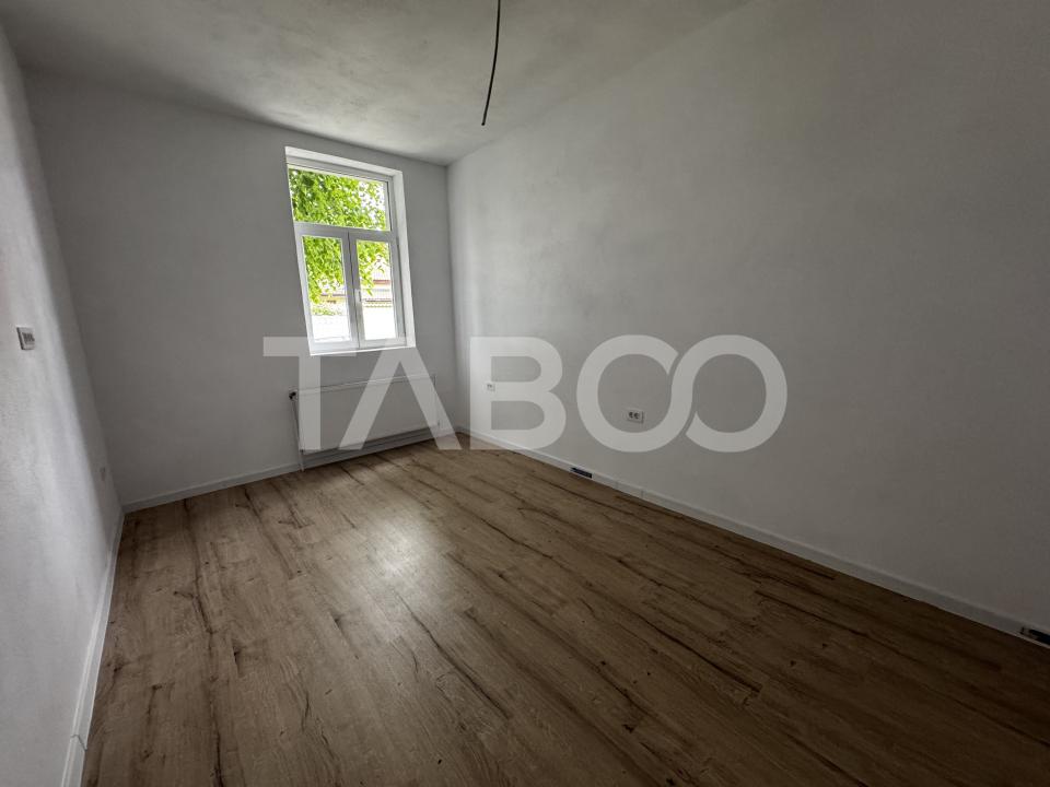 Apartament renovat la casa 3 camere 60 mpu pivnita Piata Cluj Sibiu