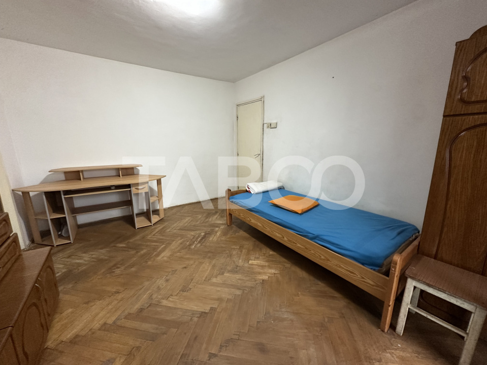 Apartament semidecomandat 2 camere balcon etaj 2 zona Negoiului in Fagaras - Negoiu