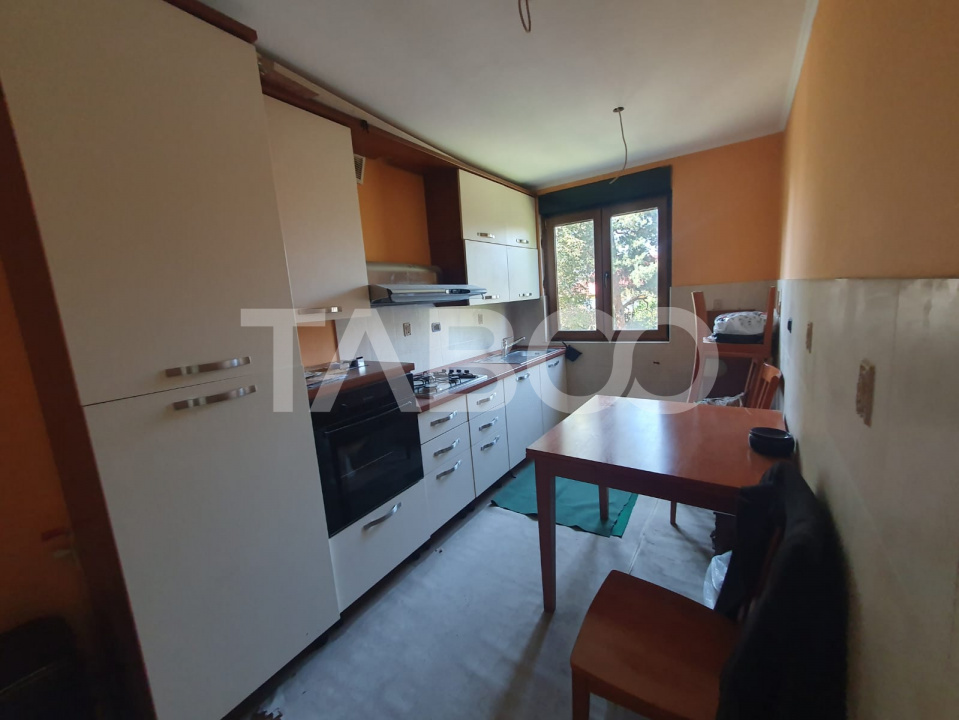 Apartament semidecomandat 2 camere etaj 2 zona 13 Decembrie in Fagaras - 13 Decembrie