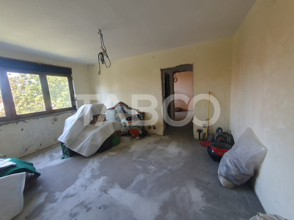 Apartament semidecomandat 2 camere etaj 2 zona 13 Decembrie