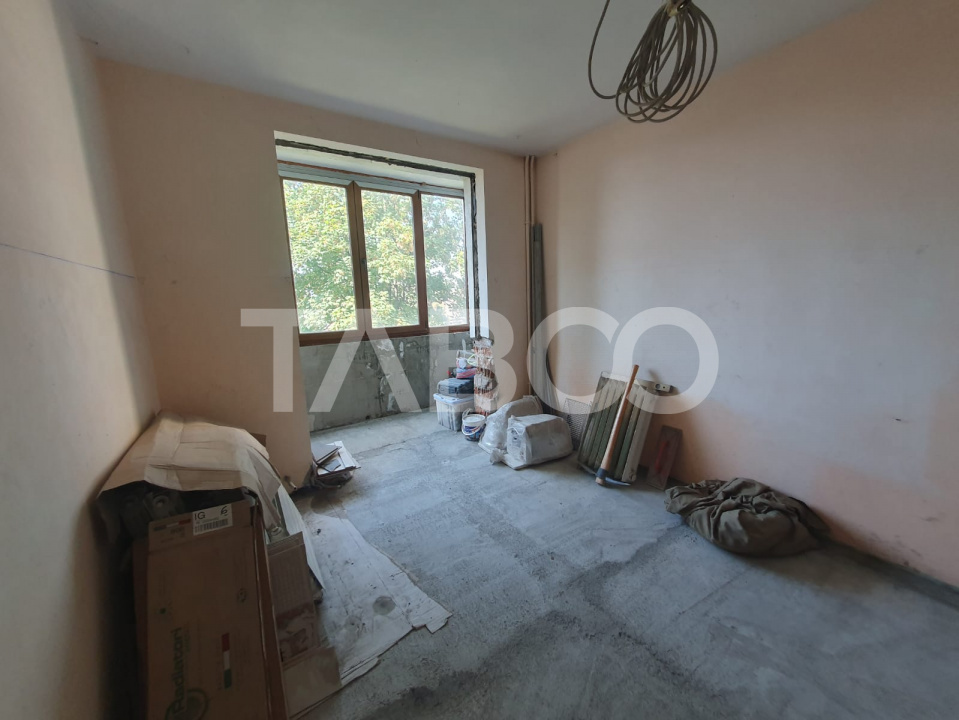 Apartament semidecomandat 2 camere etaj 2 zona 13 Decembrie