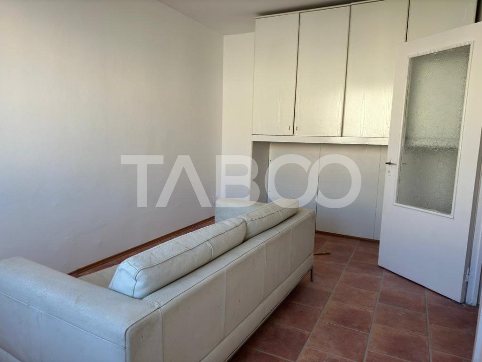 Apartament semidecomandat 2 camere etaj 3 zona Garii Fagaras 
