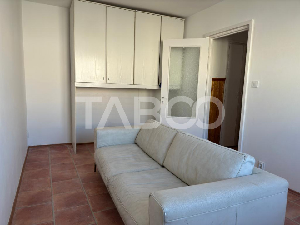 Apartament semidecomandat 2 camere etaj 3 zona Garii Fagaras 