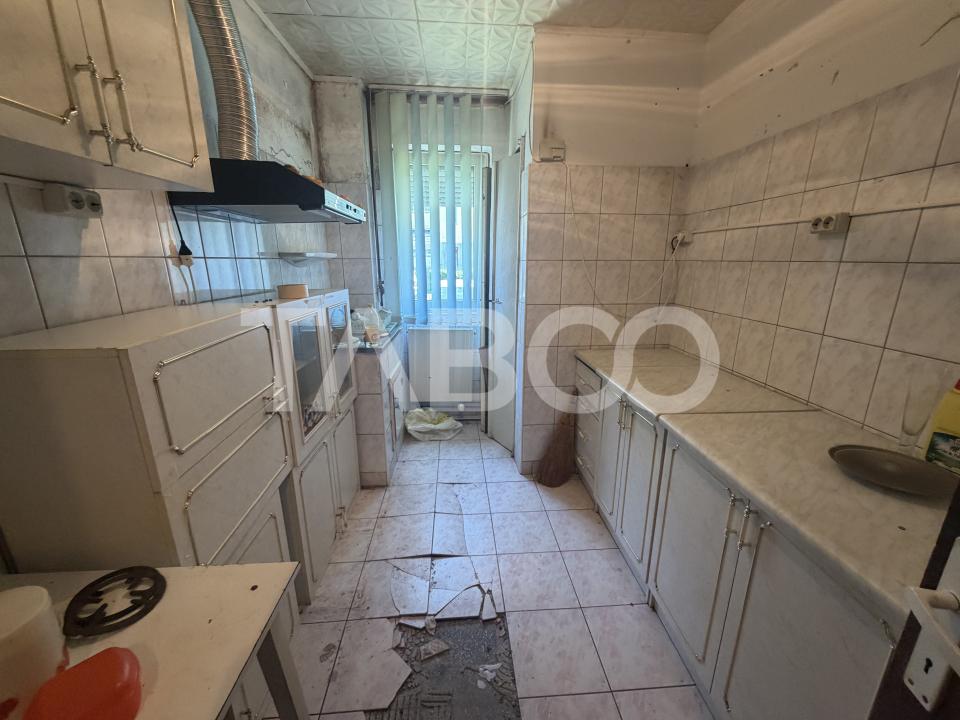 Apartament semidecomandat 37mpu 2 camere boxa la subsol balcon Parcare