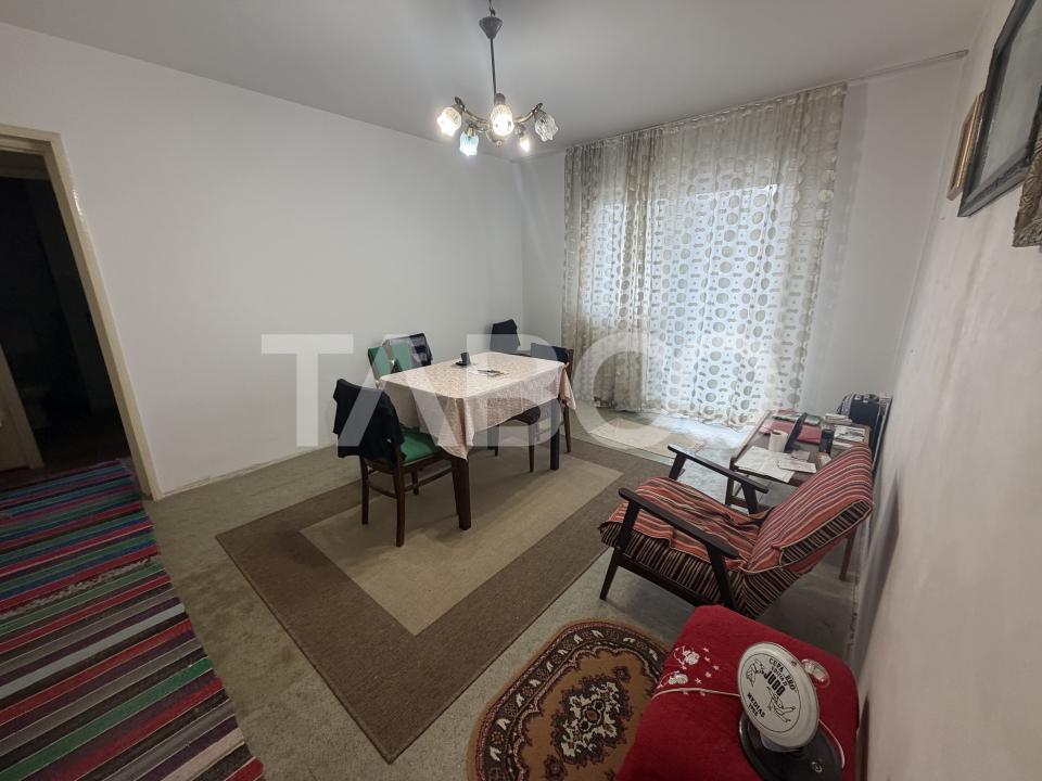 Apartament semidecomandat 4 camere 2 bai etaj 4 zona 1 Decembrie 1918